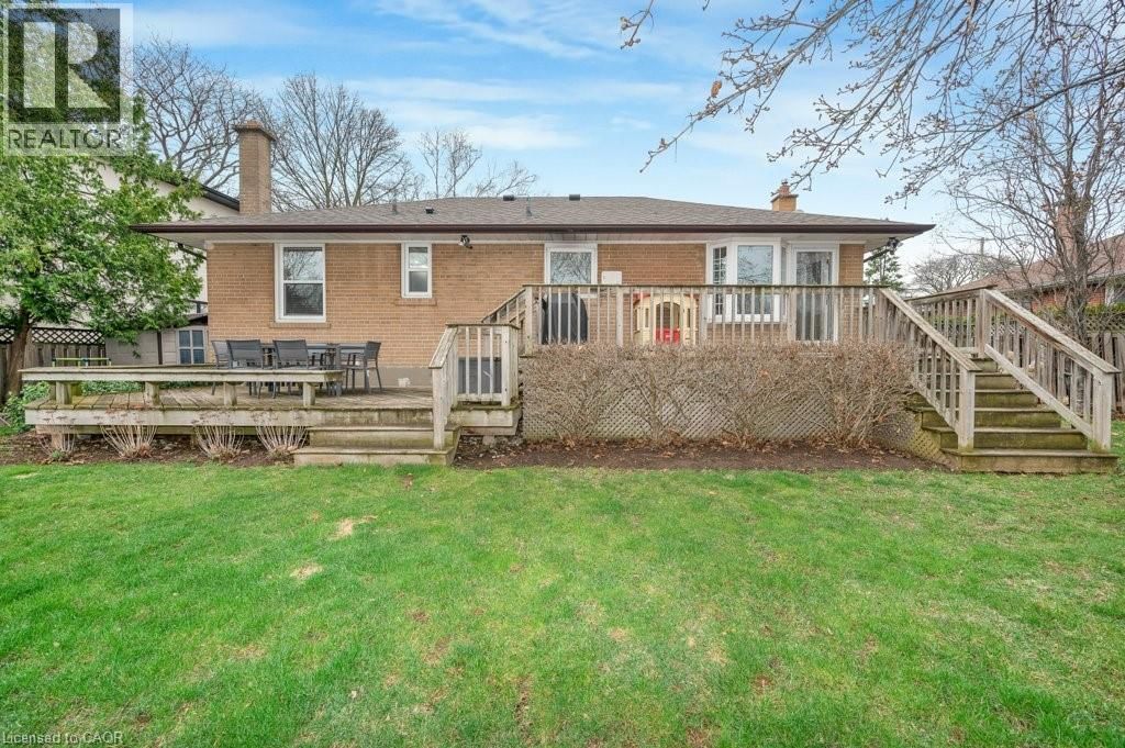 602 STEPHENS CRESCENT Image 25