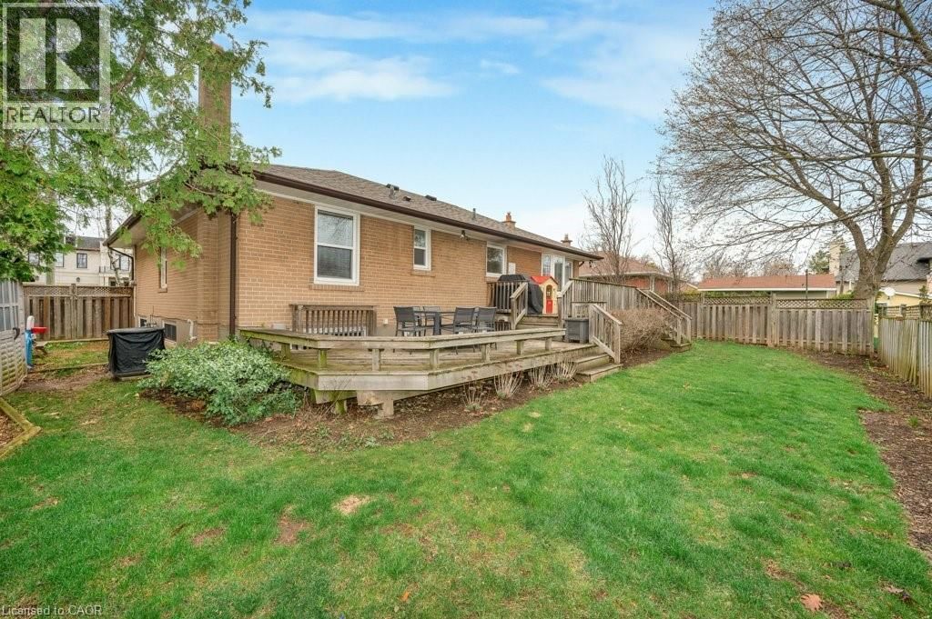 602 STEPHENS CRESCENT Image 27