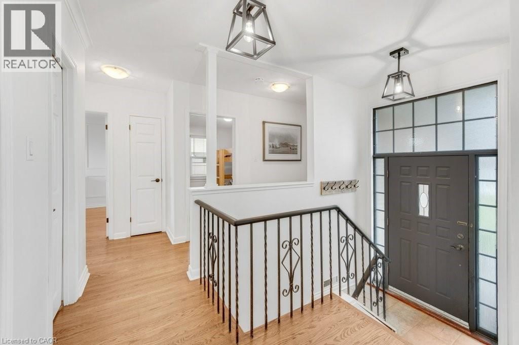 602 STEPHENS CRESCENT Image 3