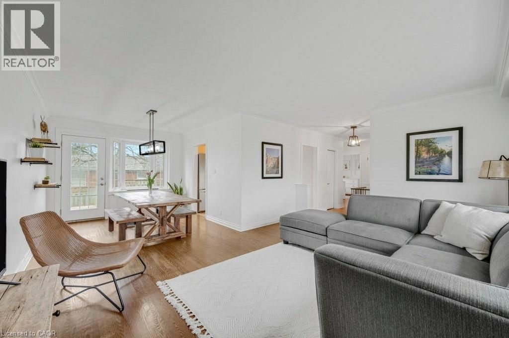 602 STEPHENS CRESCENT Image 6