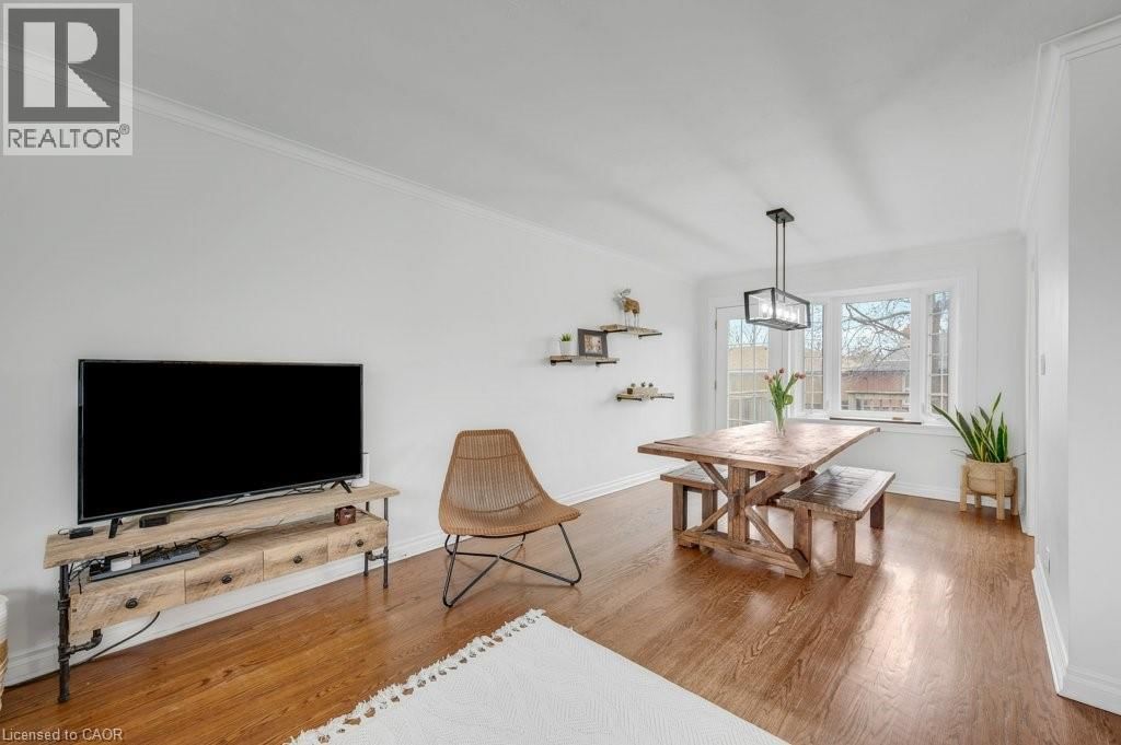 602 STEPHENS CRESCENT Image 7