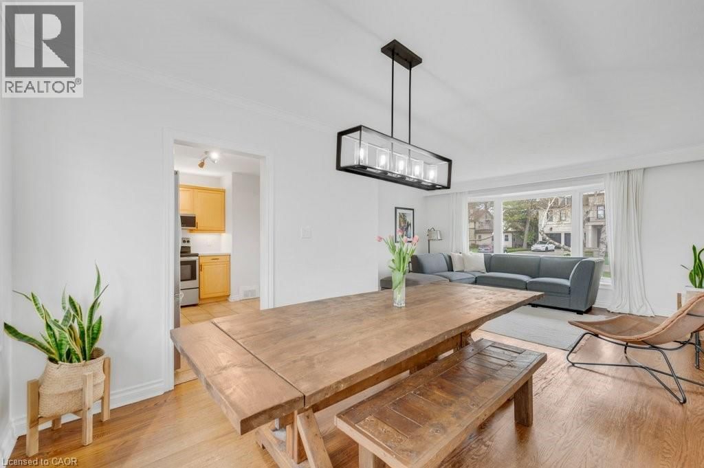 602 STEPHENS CRESCENT Image 8