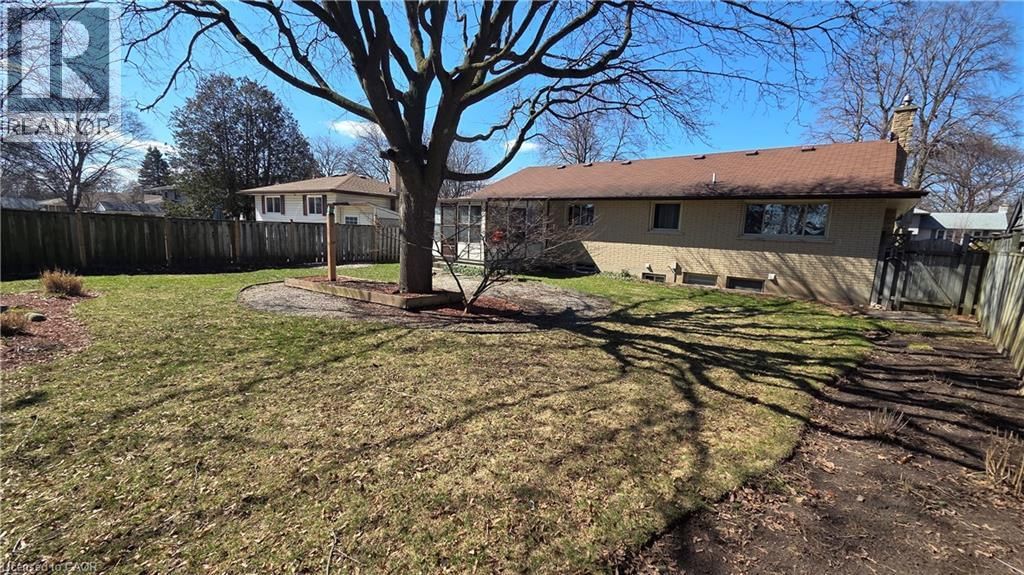 35 BRADLEY DRIVE Image 17