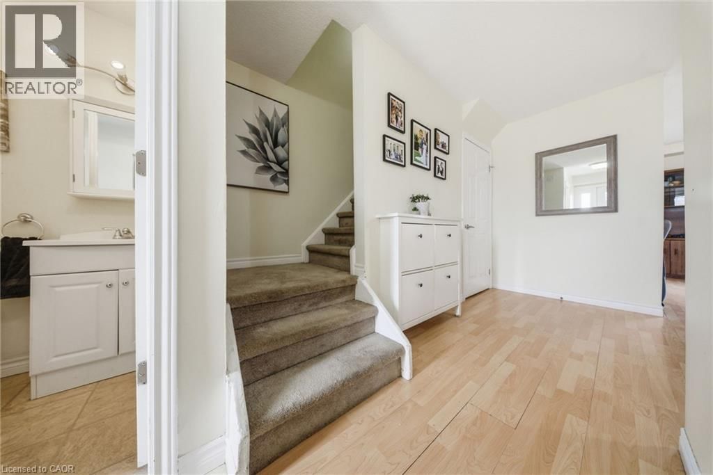 41 - 32 MOWAT BOULEVARD Image 4