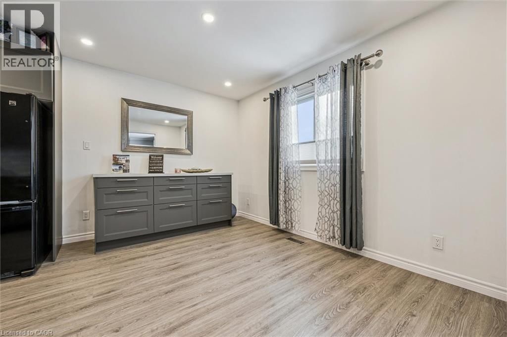 263 THE COUNTRY WAY Image 11