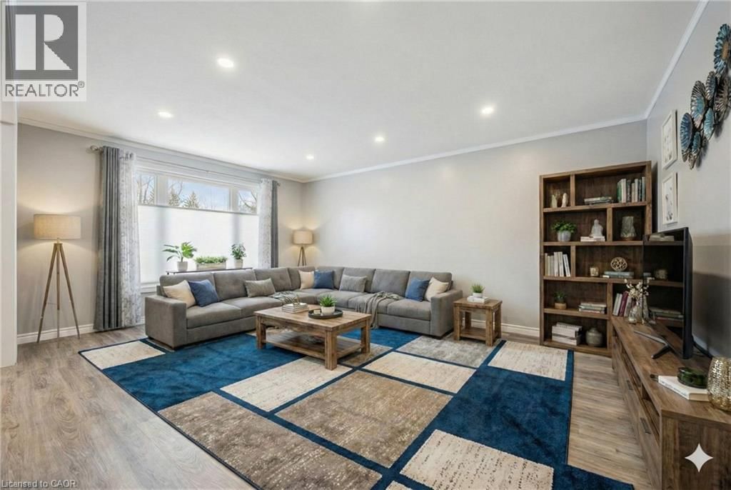 263 THE COUNTRY WAY Image 16