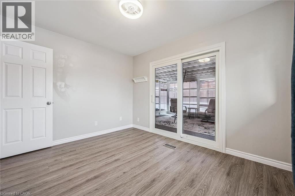 263 THE COUNTRY WAY Image 31