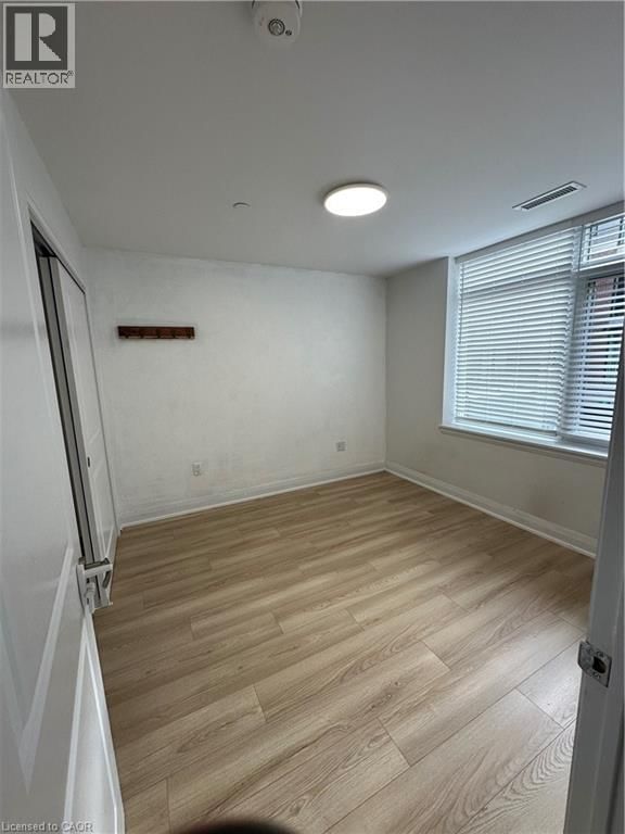 202 - 1 REDFERN AVENUE Image 4