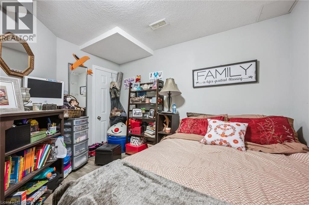 27 VICMOUNT DRIVE Image 32