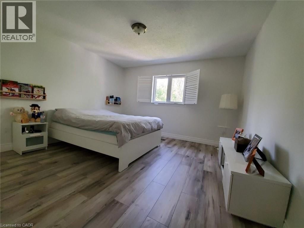 73 WATERFORD CRESCENT Image 12