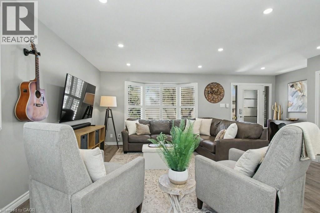 71 ESTHER AVENUE Image 9