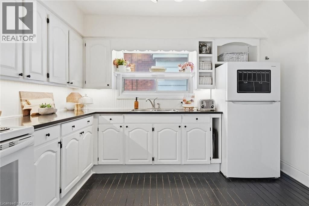 153 GRAHAM AVENUE SOUTH Image 13