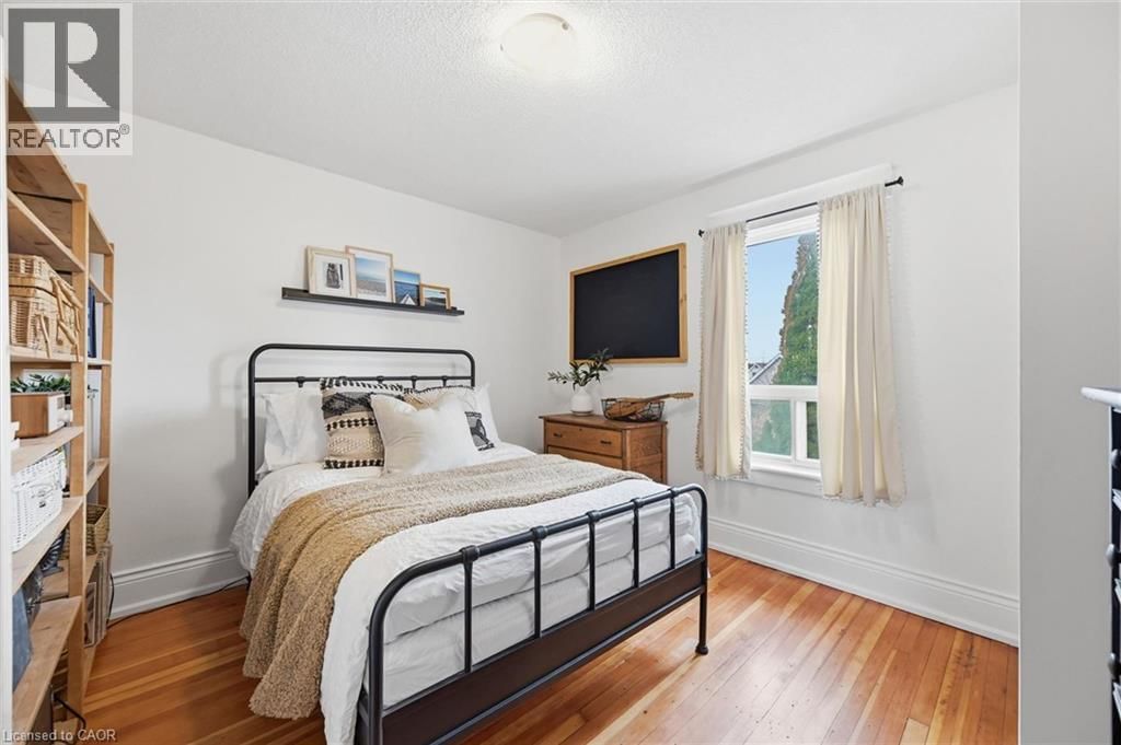 153 GRAHAM AVENUE SOUTH Image 18