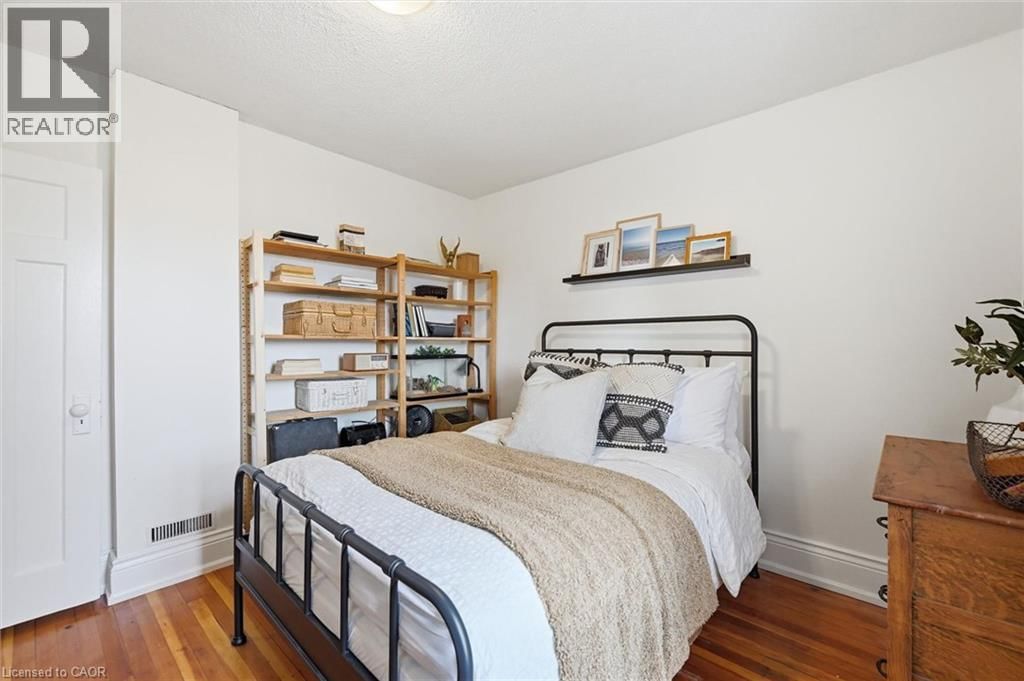 153 GRAHAM AVENUE SOUTH Image 19