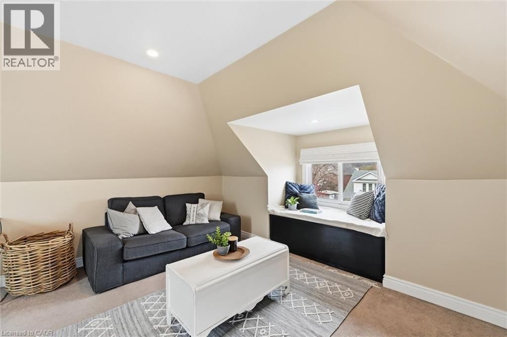 153 GRAHAM AVENUE SOUTH Image 25