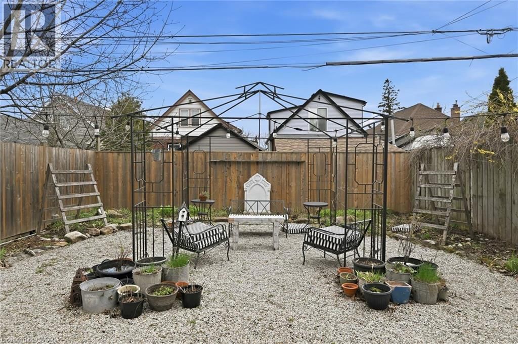 153 GRAHAM AVENUE SOUTH Image 32