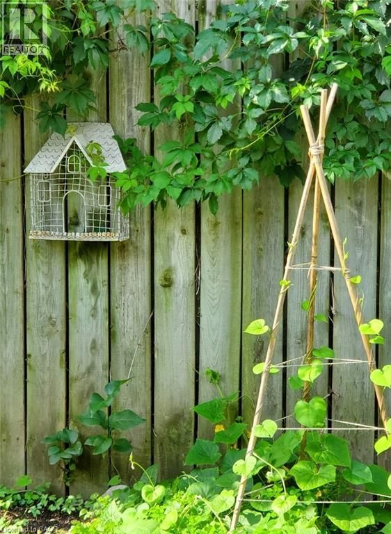 153 GRAHAM AVENUE SOUTH Image 37