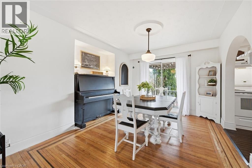 153 GRAHAM AVENUE SOUTH Image 9