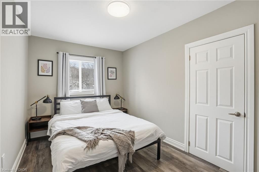 390 HUNTER STREET WEST Image 15