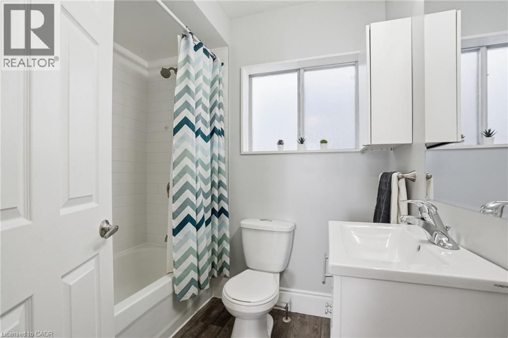 390 HUNTER STREET WEST Image 22