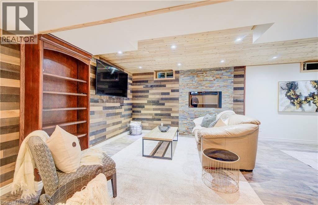 643 PHOEBE CRESCENT Image 38