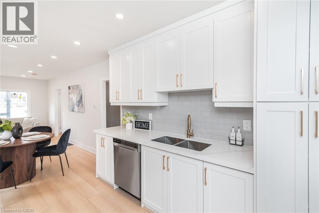 297 BRITANNIA AVENUE Image 18