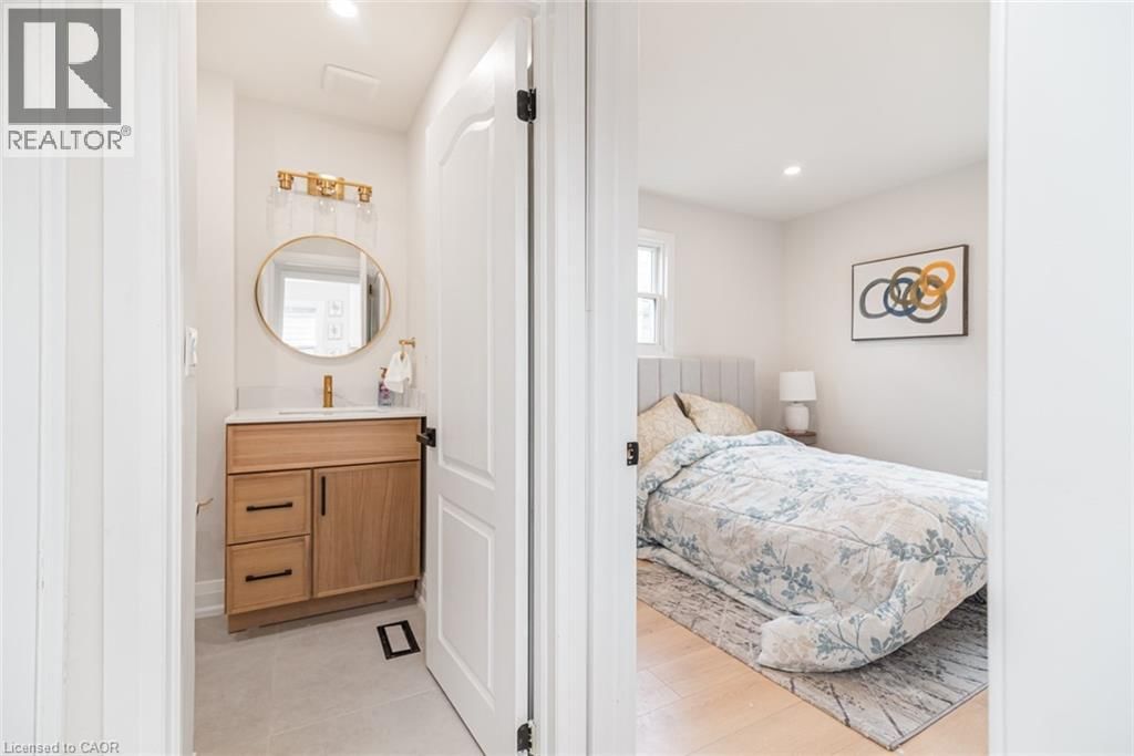 297 BRITANNIA AVENUE Image 24