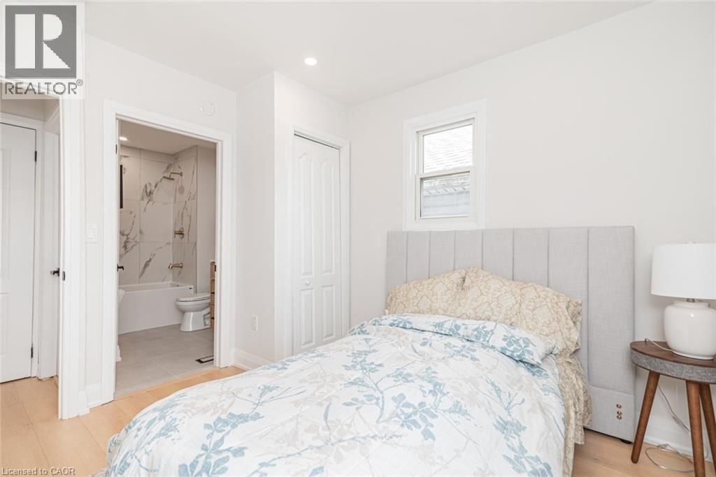 297 BRITANNIA AVENUE Image 26