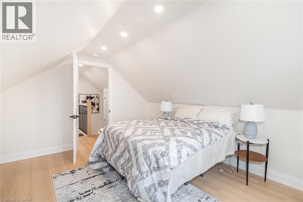 297 BRITANNIA AVENUE Image 32