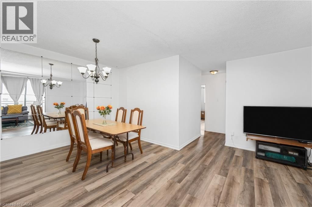 1501 - 975 WARWICK COURT Image 12