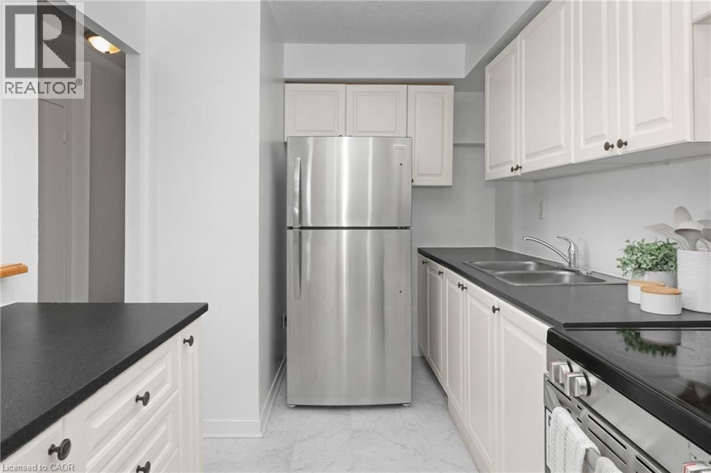 1501 - 975 WARWICK COURT Image 14