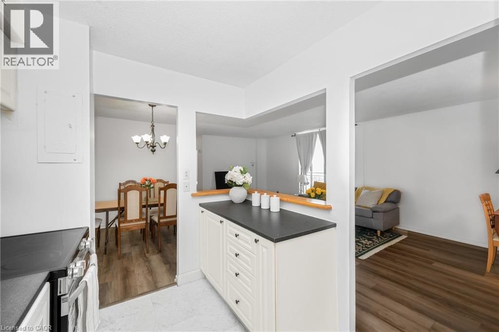 1501 - 975 WARWICK COURT Image 15