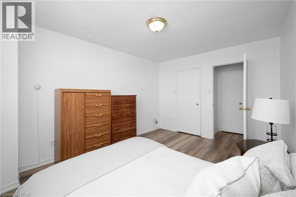 1501 - 975 WARWICK COURT Image 18