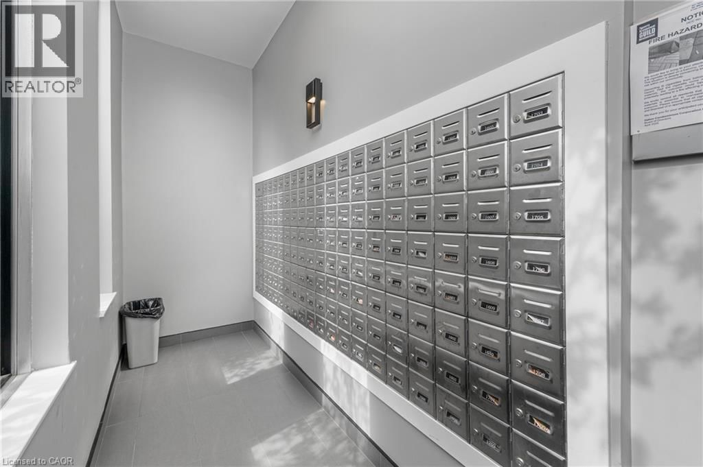 1501 - 975 WARWICK COURT Image 22