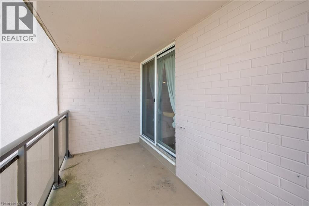 1501 - 975 WARWICK COURT Image 31