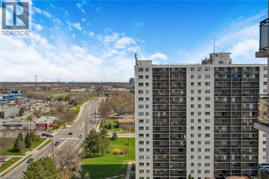 1501 - 975 WARWICK COURT Image 34