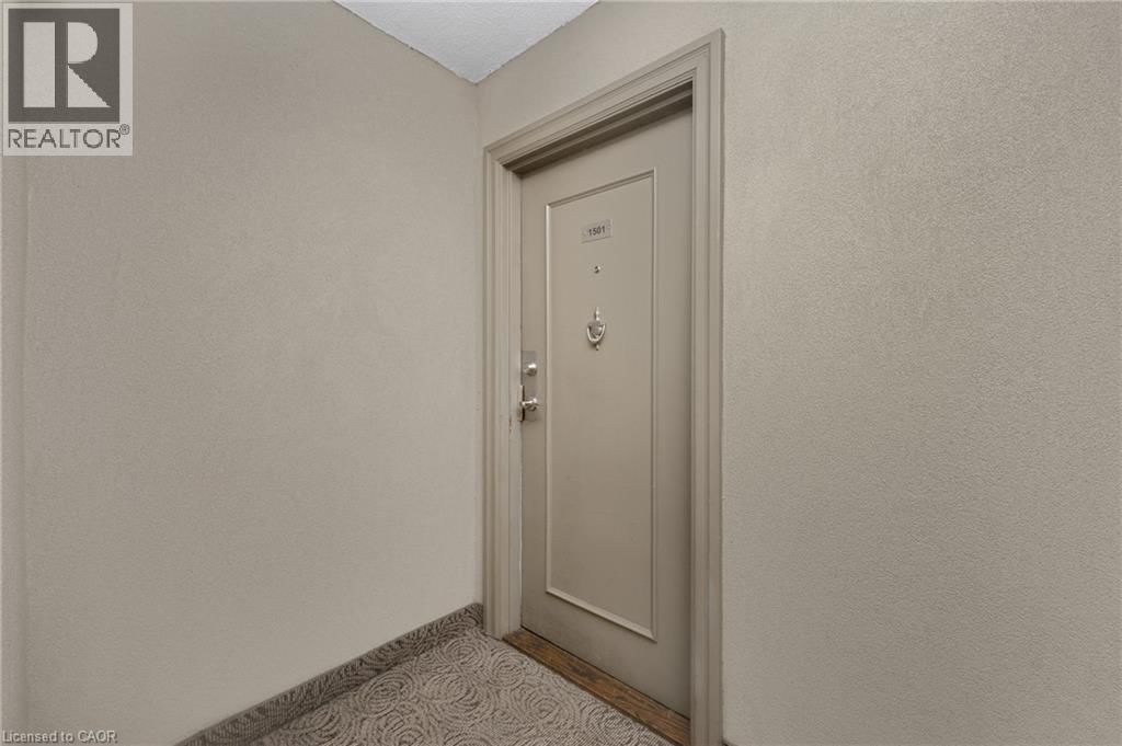 1501 - 975 WARWICK COURT Image 5