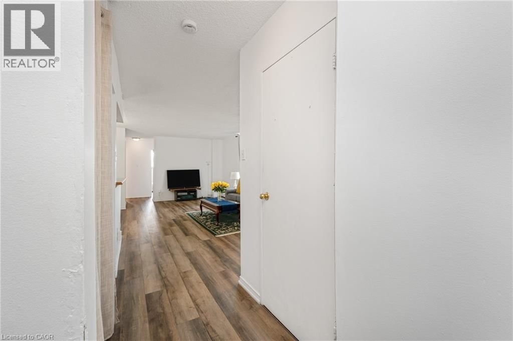 1501 - 975 WARWICK COURT Image 6