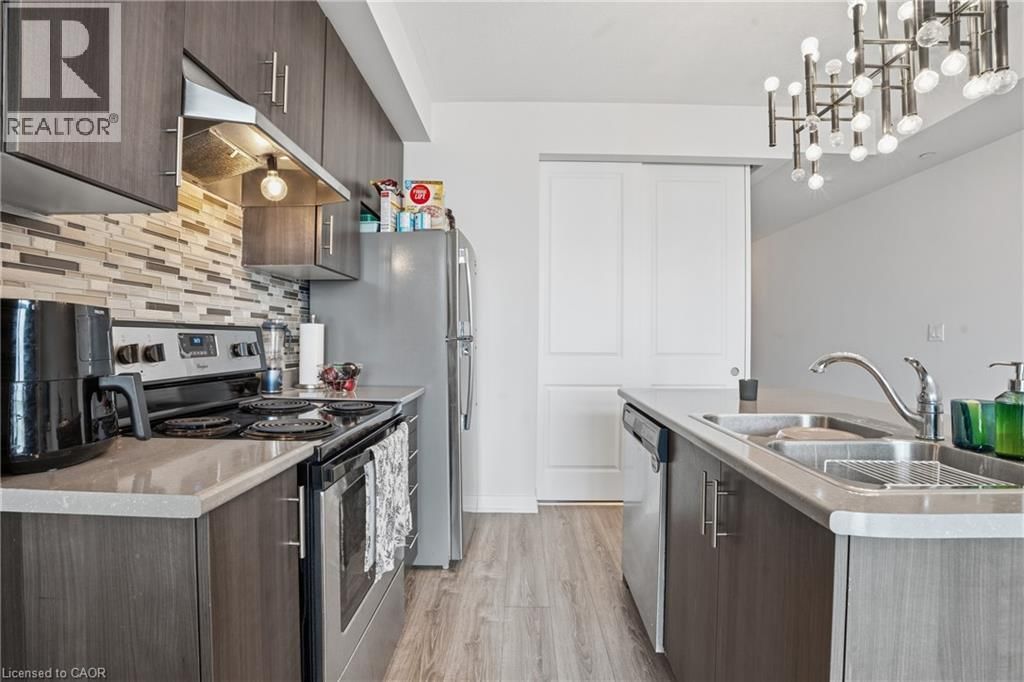 330 - 35 SOUTHSHORE CRESCENT Image 10