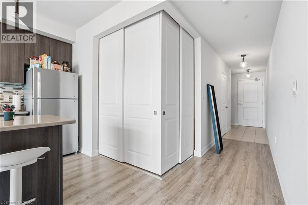 330 - 35 SOUTHSHORE CRESCENT Image 12