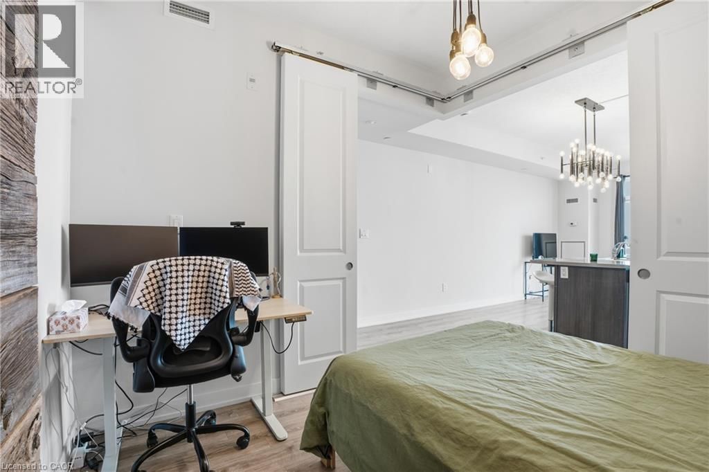 330 - 35 SOUTHSHORE CRESCENT Image 15