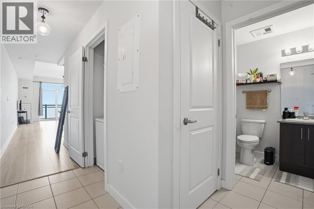 330 - 35 SOUTHSHORE CRESCENT Image 2