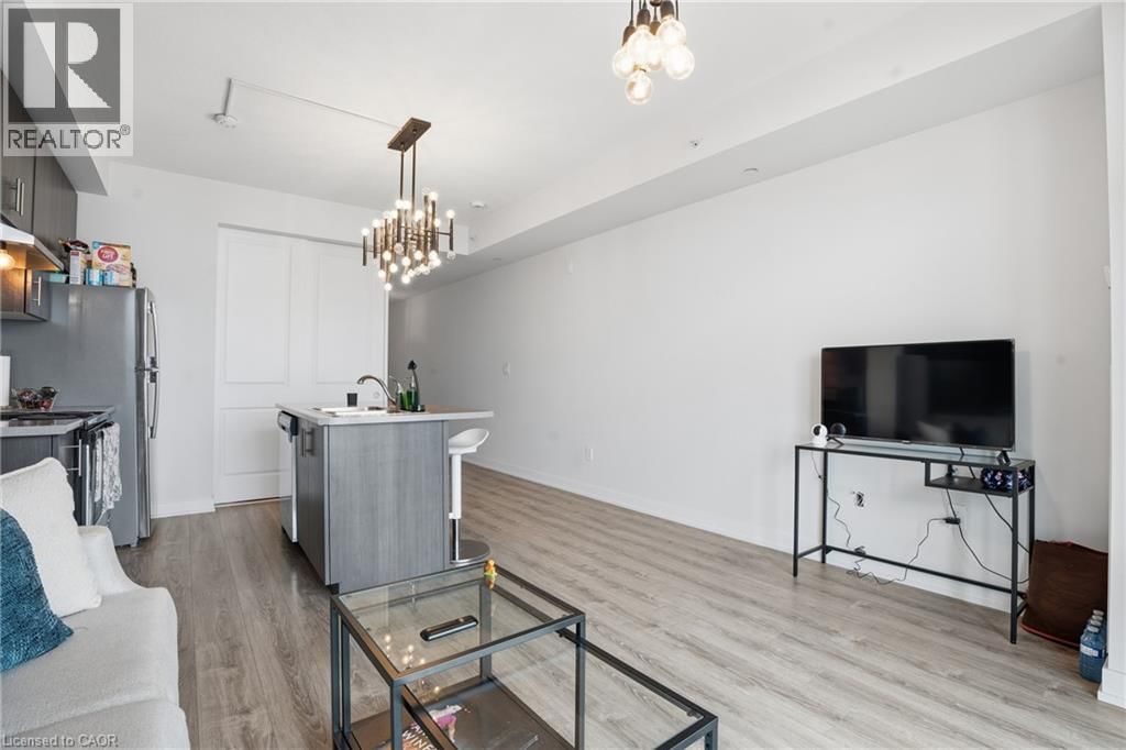 330 - 35 SOUTHSHORE CRESCENT Image 7