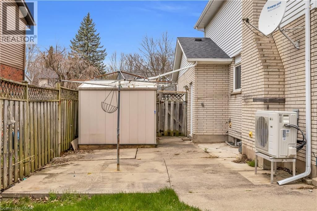 318 BURNETT AVENUE Image 34