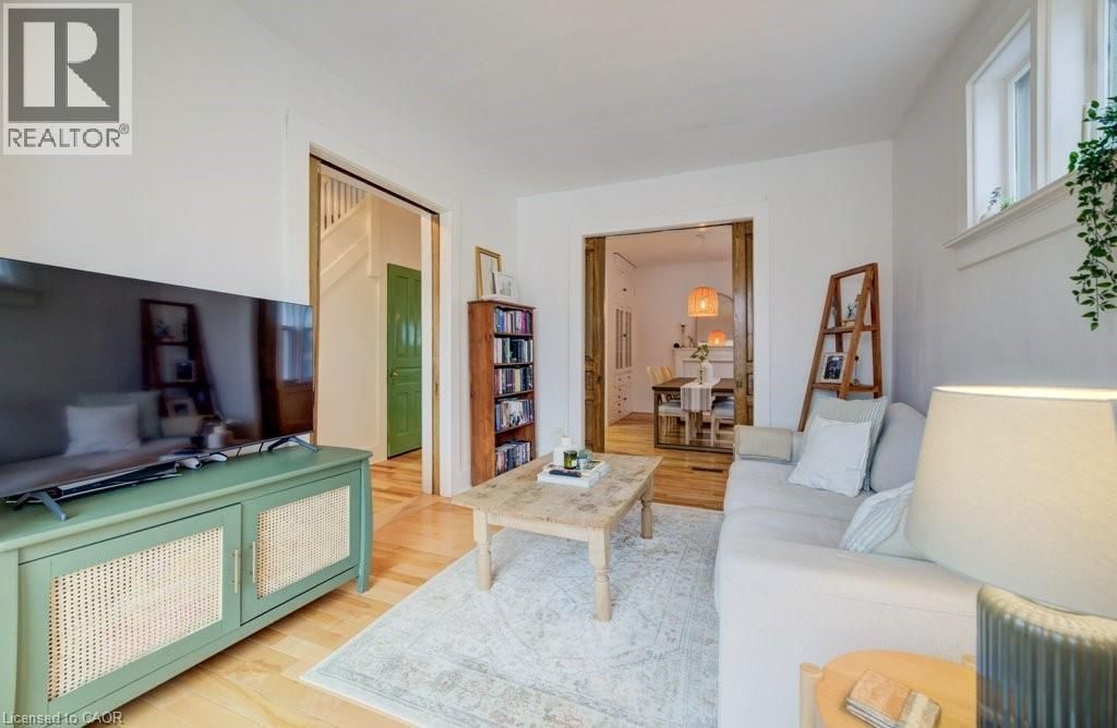 8 SPRING STREET EAST Image 11