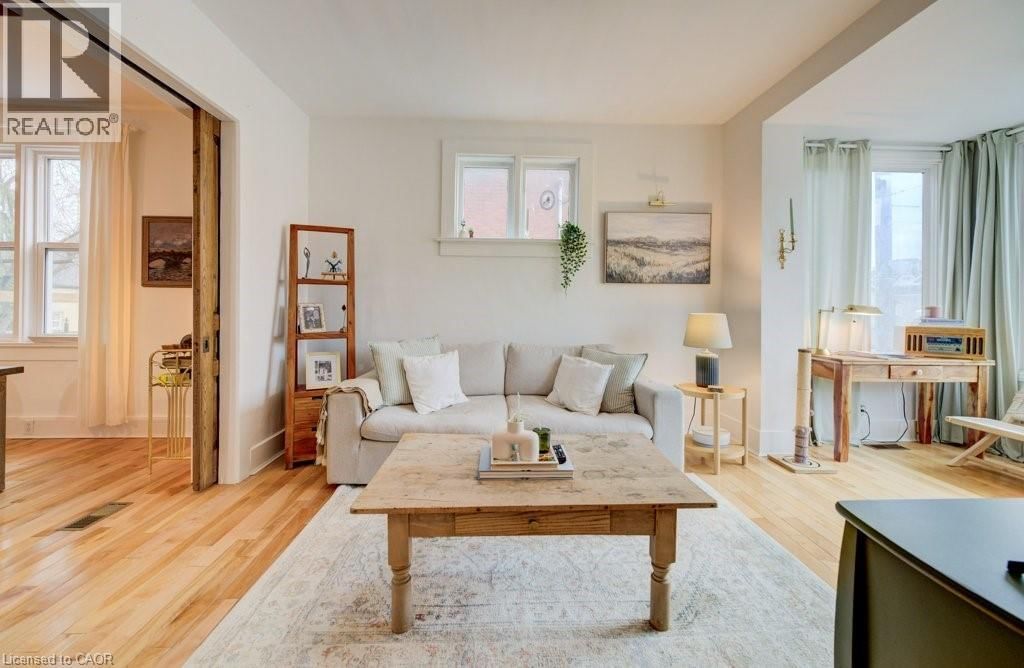 8 SPRING STREET EAST Image 12