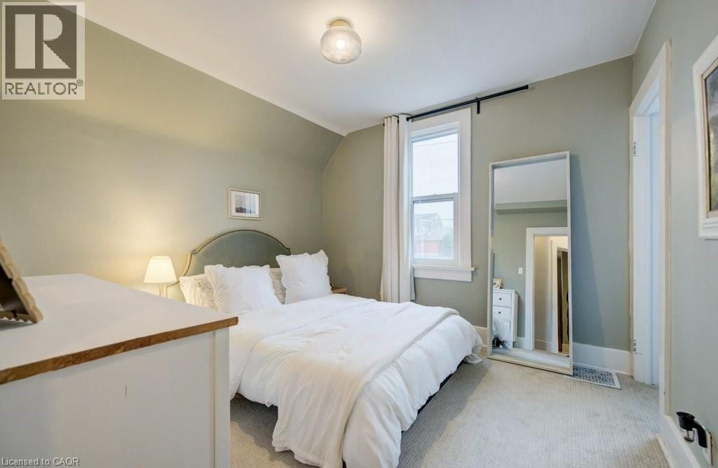 8 SPRING STREET EAST Image 24