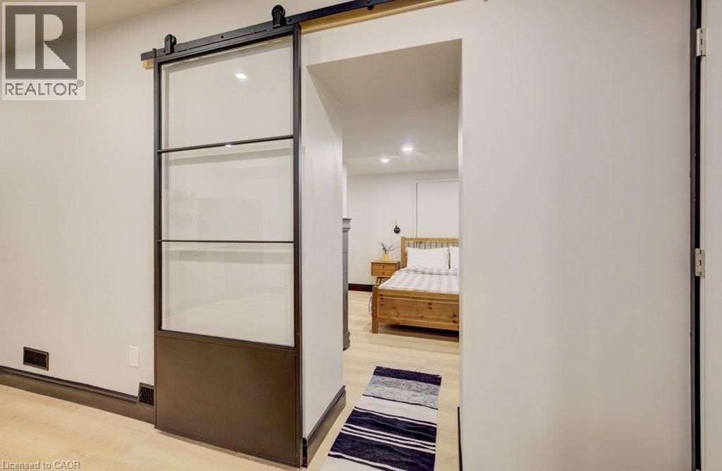 8 SPRING STREET EAST Image 42