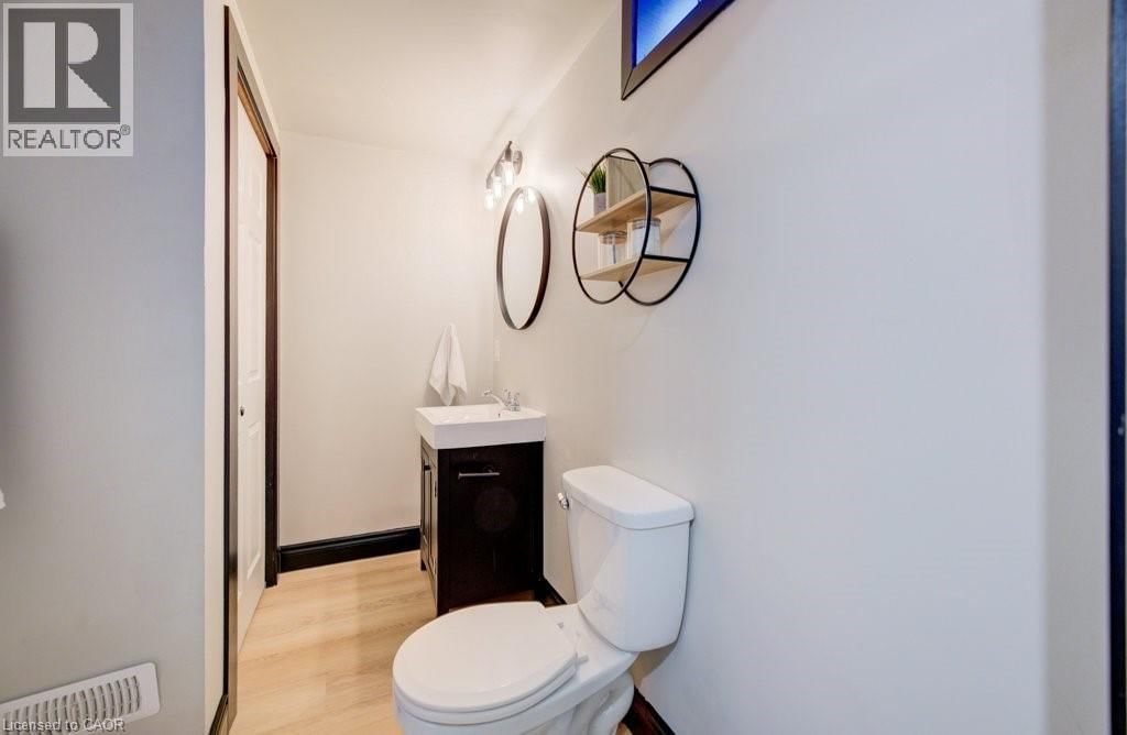 8 SPRING STREET EAST Image 45