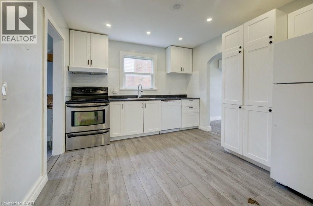 37 CATHERINE STREET Image 13